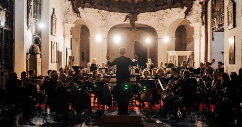 Podczas pierwszego koncerctu wystąpi m.in. Orkiestra Symfoniczna Polskiej Filharmonii Bałtyckiej.