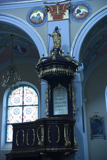 Poświęcenie odnowionego kościoła w Oleśnie