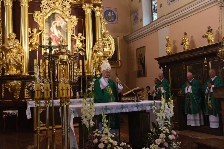 Poświęcenie odnowionego kościoła w Oleśnie