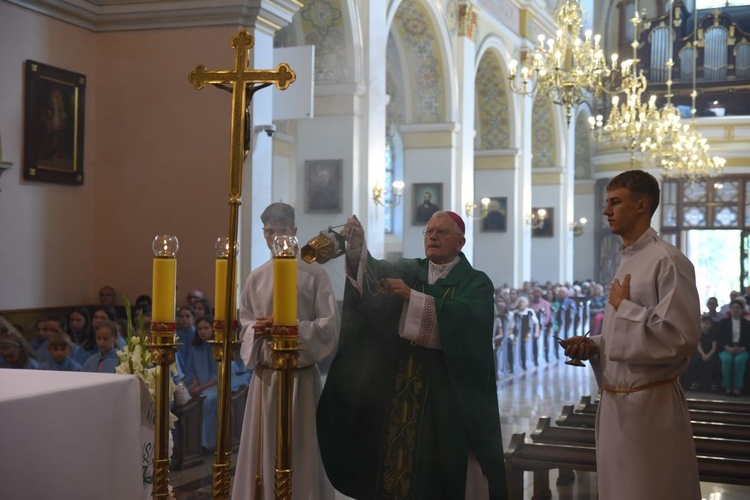 Poświęcenie odnowionego kościoła w Oleśnie