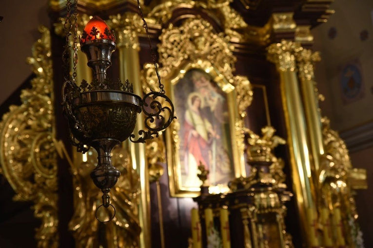 Poświęcenie odnowionego kościoła w Oleśnie