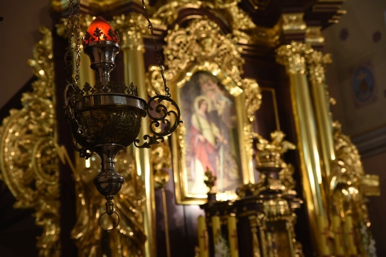 Poświęcenie odnowionego kościoła w Oleśnie