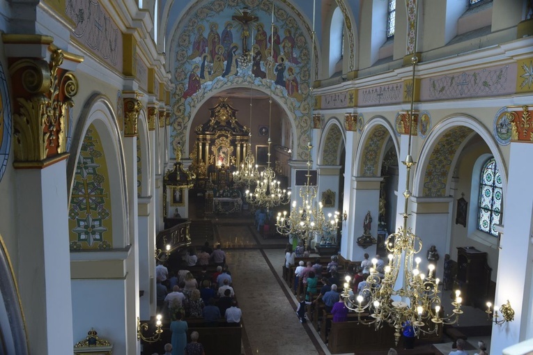Poświęcenie odnowionego kościoła w Oleśnie