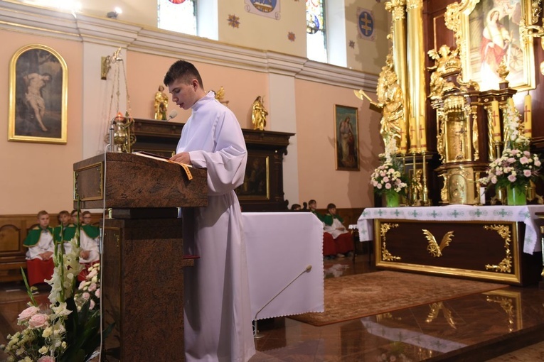Poświęcenie odnowionego kościoła w Oleśnie