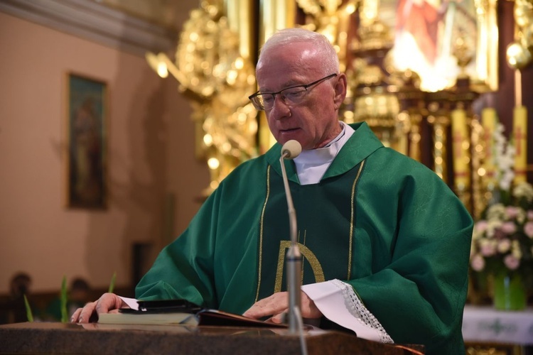 Poświęcenie odnowionego kościoła w Oleśnie