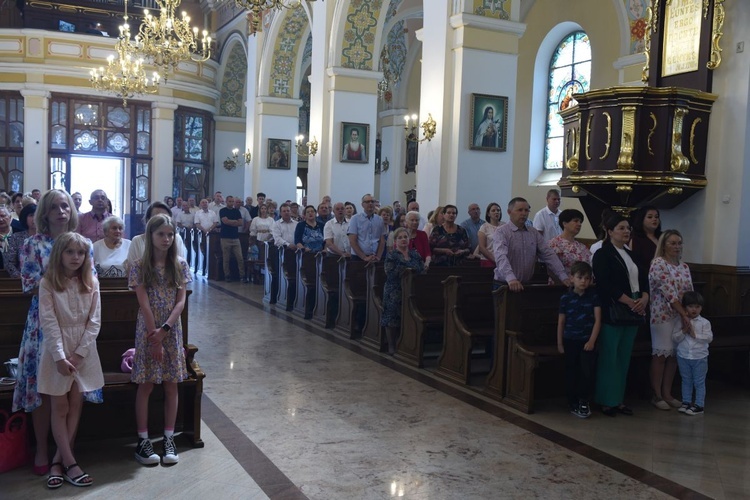 Poświęcenie odnowionego kościoła w Oleśnie