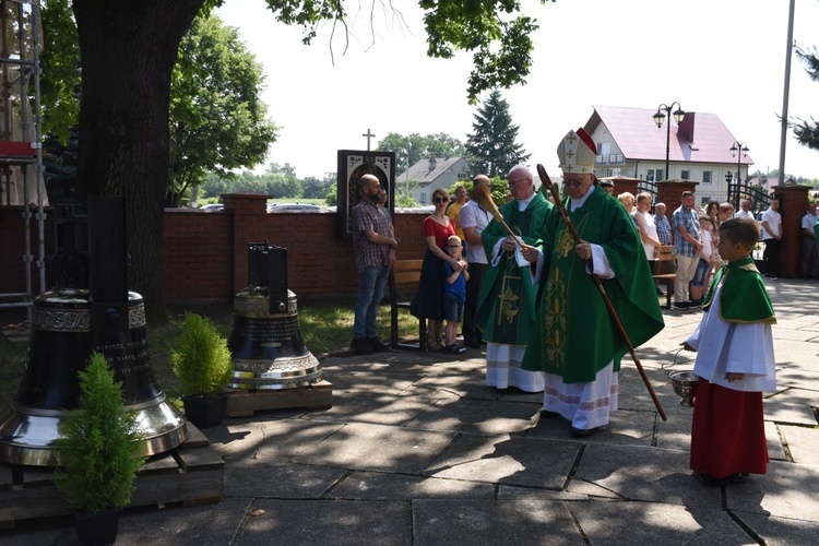 Poświęcenie odnowionego kościoła w Oleśnie