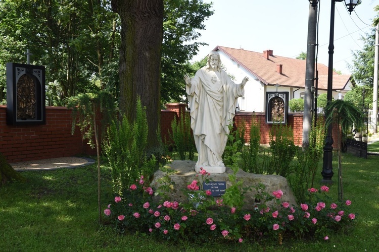 Poświęcenie odnowionego kościoła w Oleśnie
