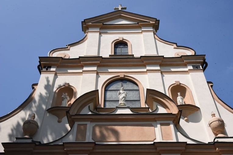 Poświęcenie odnowionego kościoła w Oleśnie