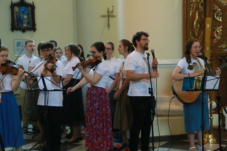 Spotkanie rodzin w Wąwolnicy