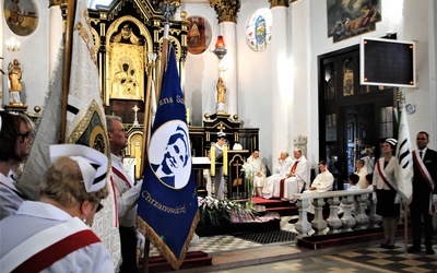  Do parafii, w której Hanna Chrzanowska przyjęła chrzest, przybyły pielęgniarki, położne, kapelani szpitali, siostry zakonne, wolontariusze. 