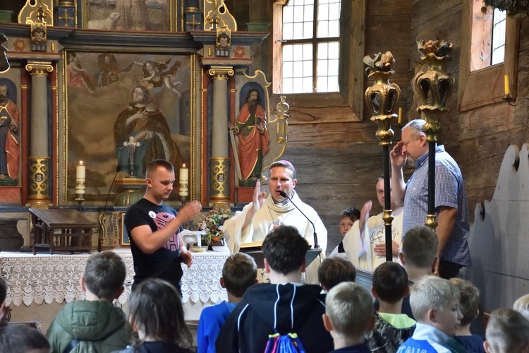 Wizyta bp. Piotra Przyborka na koloniach Caritas AG
