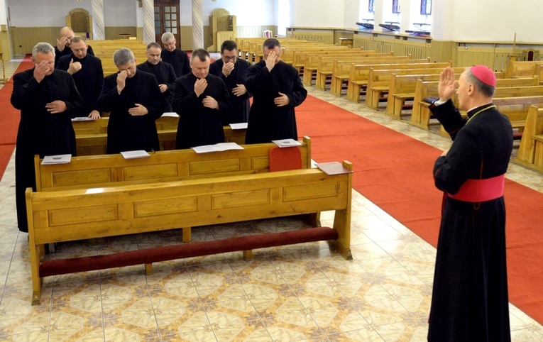 Błogosławieństwo ordynariusza radomskiego na nowe zadania w diecezji.
