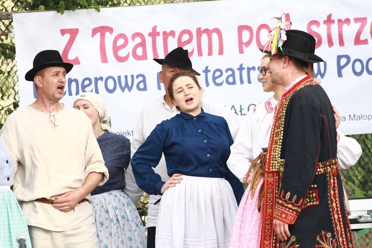 Wieczór teatralny w Podegrodziu