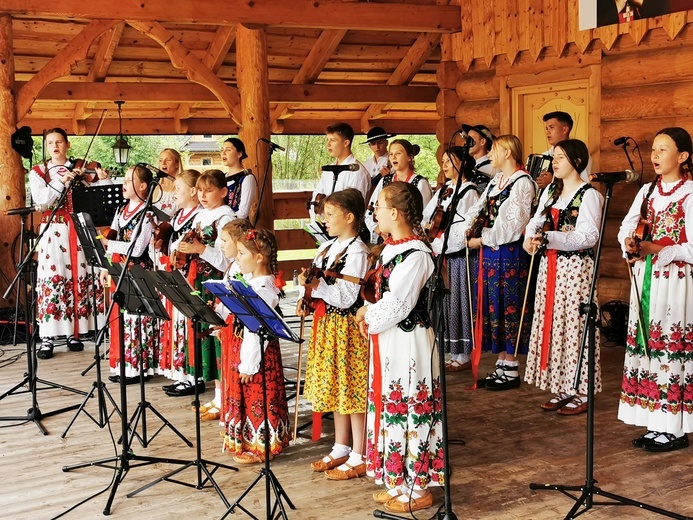 Festyn na budowę kościoła w Ochotnicy Dolnej