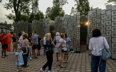 Do Buczy powraca życie kulturalne: pod patronatem ambasady RP odbył się koncert pamięci ofiar rosyjskich zbrodni