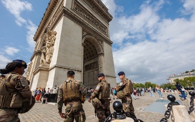 Ambasada RP we Francji zaleca zachowanie ostrożności, szczególnie po zmroku i unikanie miejsc protestów