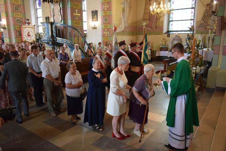 Wprowadzenie relikwii św. Ambrożego do kościoła w Jeżowem