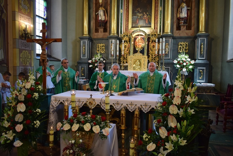Wprowadzenie relikwii św. Ambrożego do kościoła w Jeżowem