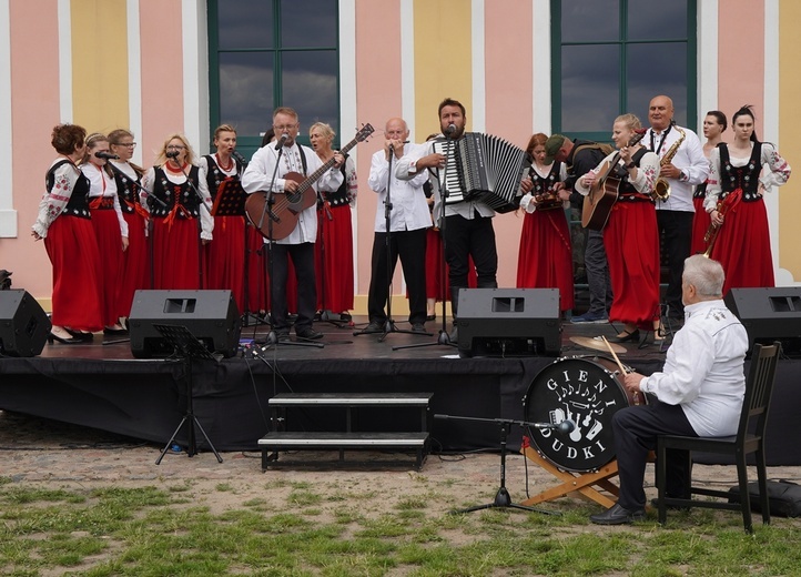 X Jubileuszowy Historyczny Jarmark Parafialny w Głębowicach pełen muzyki i smakołyków