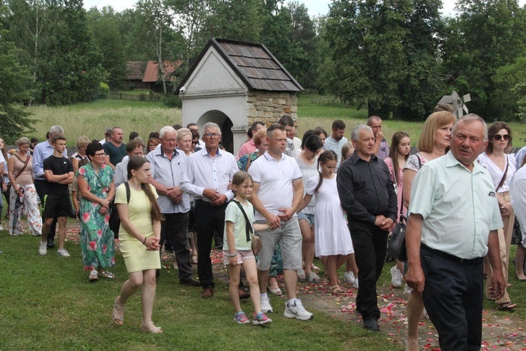 Nowy Sącz. Uroczystość ku czci świętych Piotra i Pawła w Parku Etnograficznym