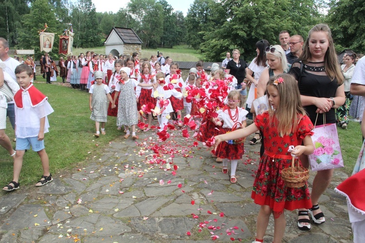 Nowy Sącz. Uroczystość ku czci świętych Piotra i Pawła w Parku Etnograficznym