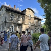 W tym budynku mieszkali Lubomirscy podczas II wojny światowej.