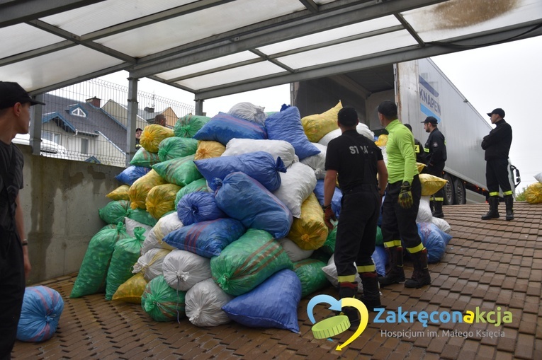 Nie wyrzucaj plastikowych zakrętek!