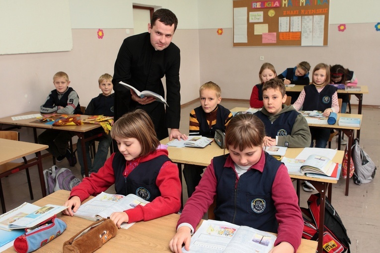 Urząd Miasta tłumaczy się wrocławskiej kurii ws. organizacji lekcji religii