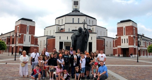 Przy sanktuarium św. Jana Pawła II w Krakowie.
