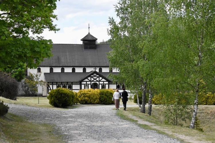 Kościół klasztorny pw. św. Brunona z Kolonii w monasterze w Grabowcu.