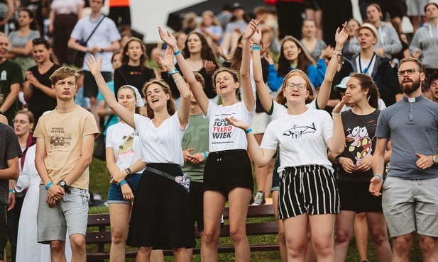 Czy w Kościele można jeszcze spotkać młodych, radosnych ludzi? Na Festiwalu Życia spowiadają się nawet na koncercie rockowym!