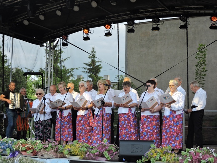 Biesiada u Apostołów w Żychlinie