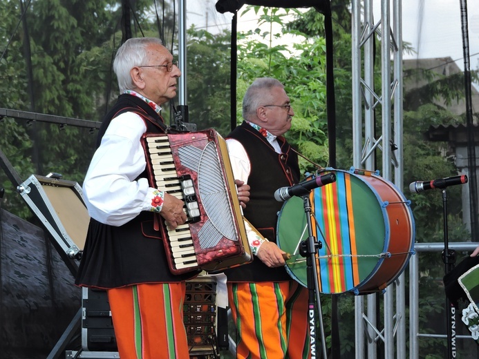 Biesiada u Apostołów w Żychlinie