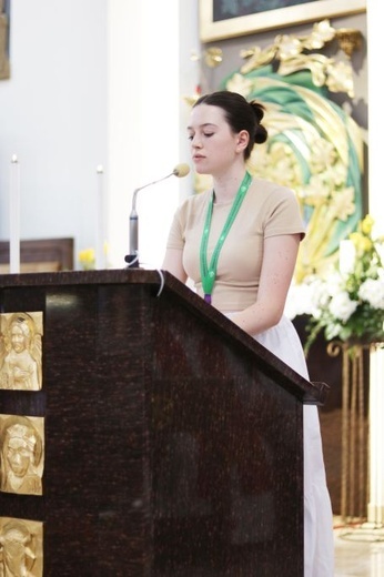 Stypendyści swój dzień rozpoczęli od Mszy św. w kościele patrona Zielonej Góry