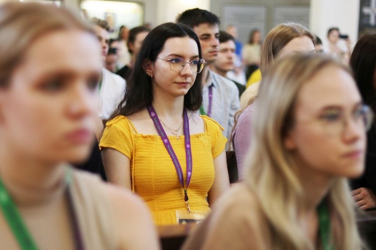 Stypendyści swój dzień rozpoczęli od Mszy św. w kościele patrona Zielonej Góry