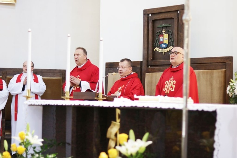 Stypendyści swój dzień rozpoczęli od Mszy św. w kościele patrona Zielonej Góry