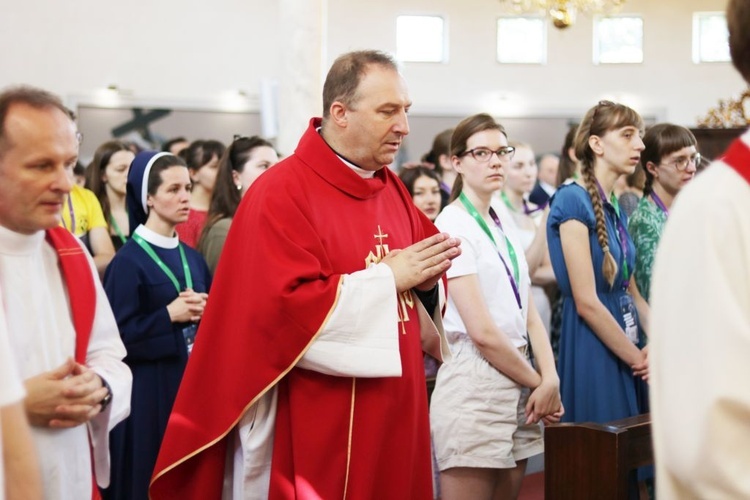 Stypendyści swój dzień rozpoczęli od Mszy św. w kościele patrona Zielonej Góry