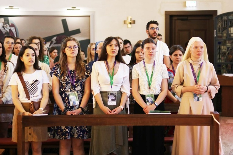 Stypendyści swój dzień rozpoczęli od Mszy św. w kościele patrona Zielonej Góry