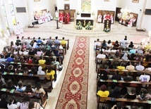 Stypendyści swój dzień rozpoczęli od Mszy św. w kościele patrona Zielonej Góry