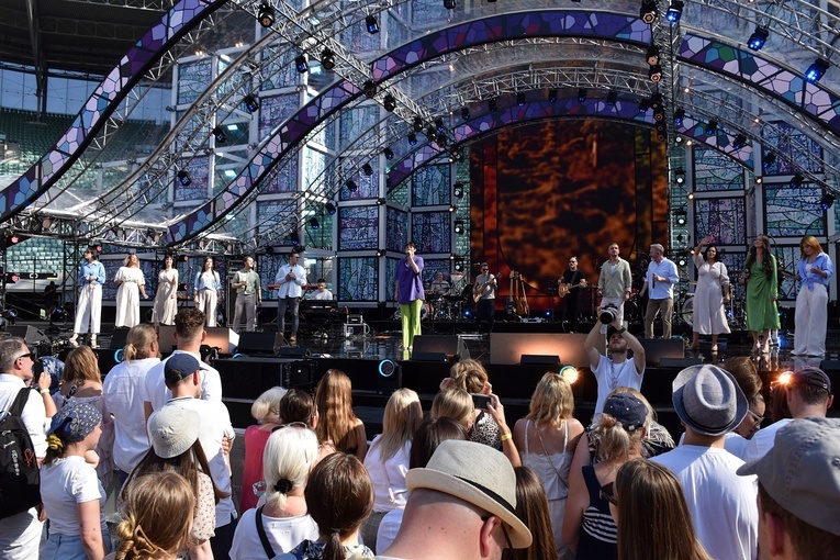 Uwielbienie "ChwałaMU" na stadionie Tarczyński Arena - cz. 1