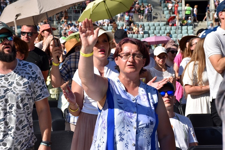 Uwielbienie "ChwałaMU" na stadionie Tarczyński Arena - cz. 1