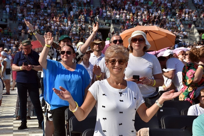 Uwielbienie "ChwałaMU" na stadionie Tarczyński Arena - cz. 1