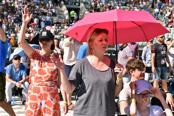 Uwielbienie "ChwałaMU" na stadionie Tarczyński Arena - cz. 1