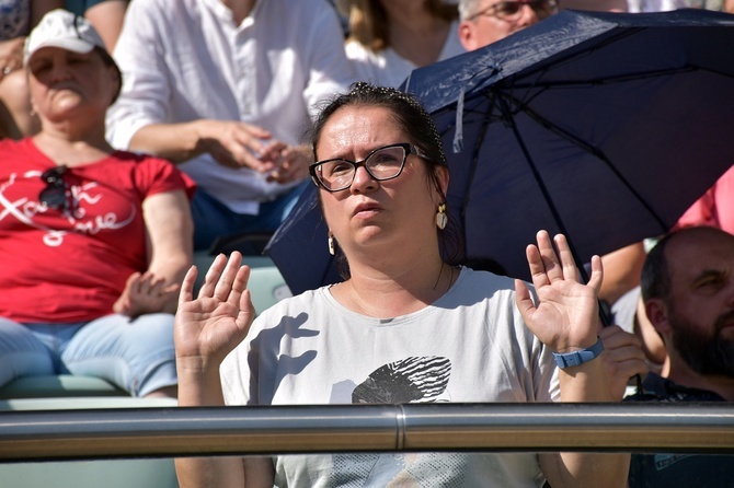 Uwielbienie "ChwałaMU" na stadionie Tarczyński Arena - cz. 1