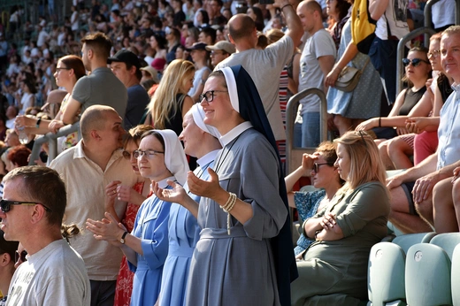 Uwielbienie "ChwałaMU" na stadionie Tarczyński Arena - cz. 1