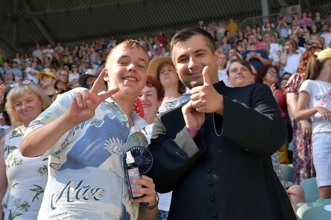 Uwielbienie "ChwałaMU" na stadionie Tarczyński Arena - cz. 1