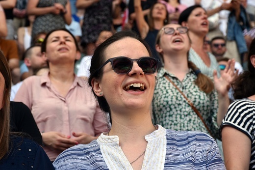 Uwielbienie "ChwałaMU" na stadionie Tarczyński Arena - cz. 1