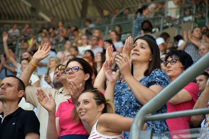 Uwielbienie "ChwałaMU" na stadionie Tarczyński Arena - cz. 1