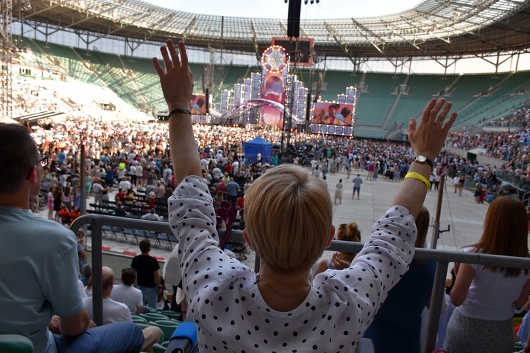 Uwielbienie "ChwałaMU" na stadionie Tarczyński Arena - cz. 1